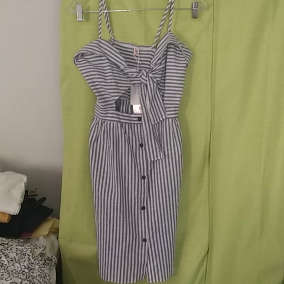 Jeykay Dresses & Skirts - NWT sun dress Knot tie in front blue stripped